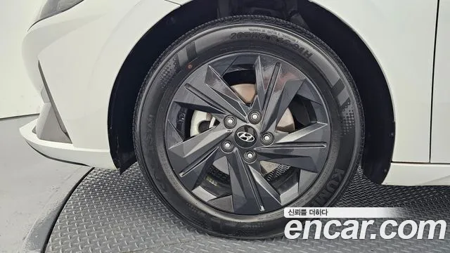Hyundai Avante CN7 — Фото автомобиля 5