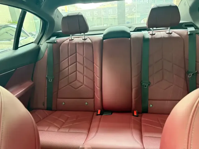 BMW 5 Series — Фото автомобиля 6