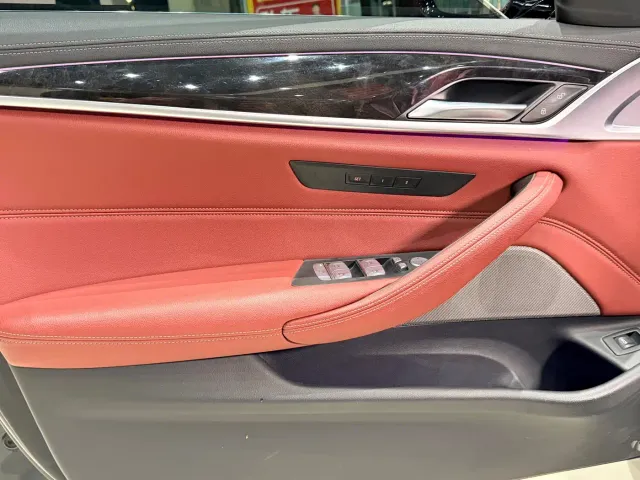 BMW 5 Series — Фото автомобиля 10