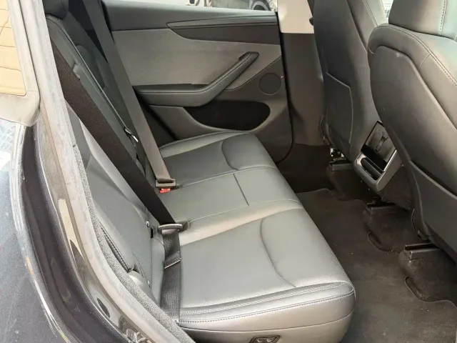 Tesla Model Y — Фото автомобиля 9