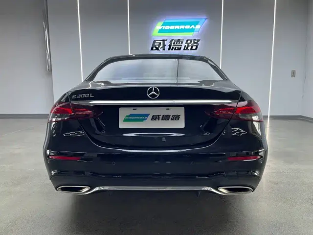 Mercedes-Benz E-Class — Фото автомобиля 5