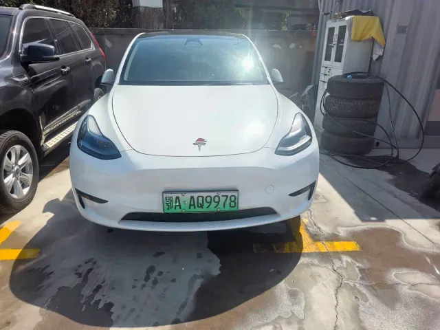 Tesla Model Y — Фото автомобиля 2