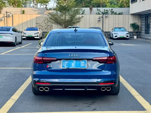 Audi S4 — Фото автомобиля 6