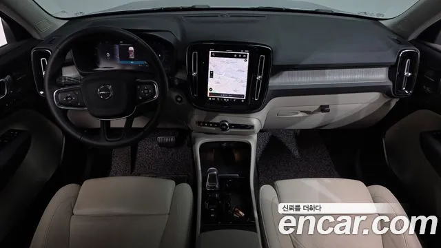 Volvo XC40 — Фото автомобиля 9