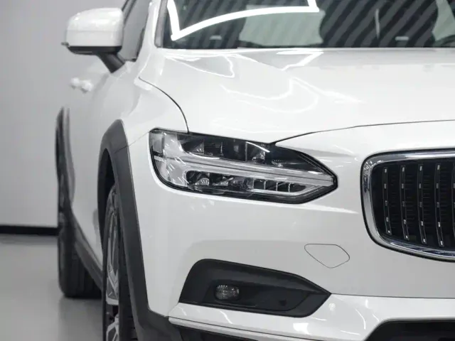 Volvo V90 — Фото автомобиля 4