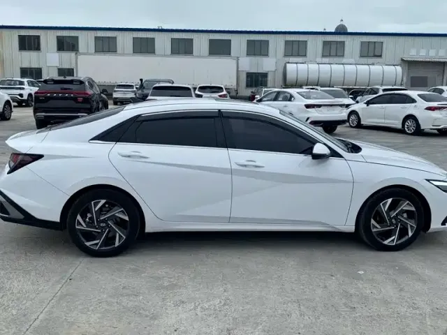 Hyundai Elantra — Фото автомобиля 5