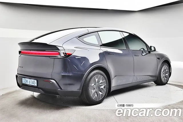 Tesla Model Y — Фото автомобиля 2