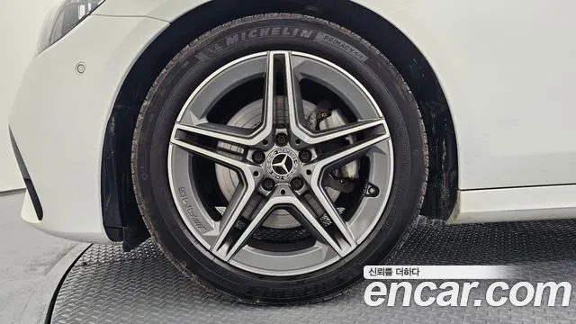 Mercedes-Benz E-Class — Фото автомобиля 5