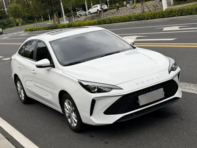 Roewe i5 — Фото автомобиля 3
