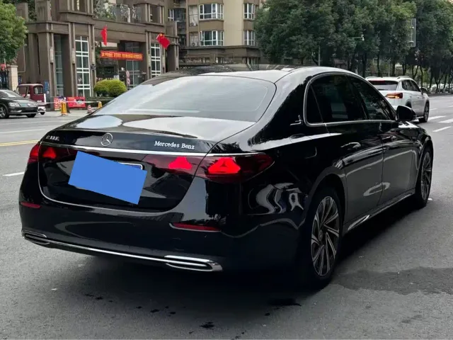 Mercedes-Benz E-Class — Фото автомобиля 2