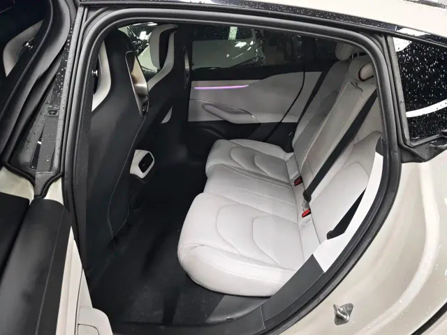 Xiaomi SU7 — Фото автомобиля 9