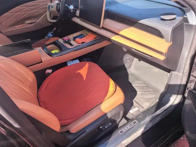 Geely Galaxy Xingyao 8 — Фото автомобиля 8