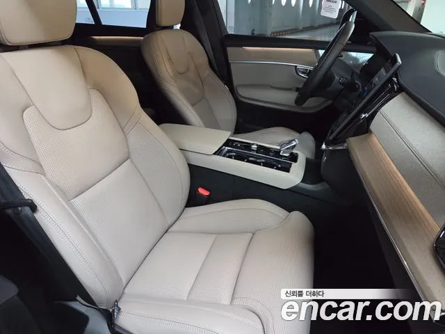 Volvo XC90 — Фото автомобиля 10