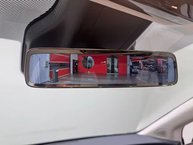 Li Auto i8 — Фото автомобиля 17