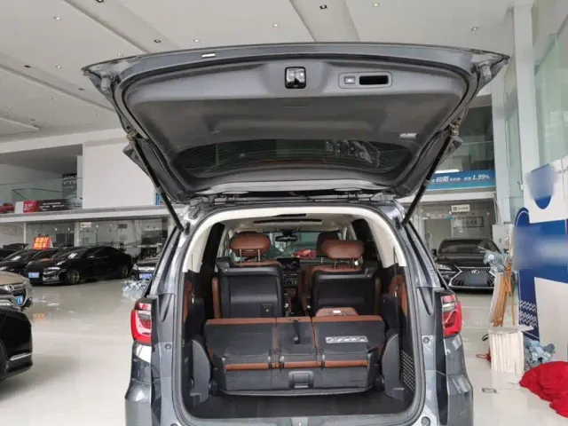 Honda Odyssey 2022 2.0L e:HEV Sharp Supreme Edition — Фото автомобиля 18