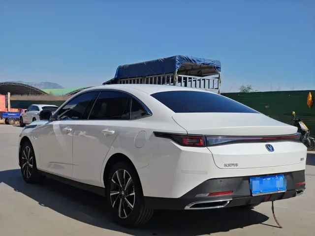 Changan Eado — Фото автомобиля 4