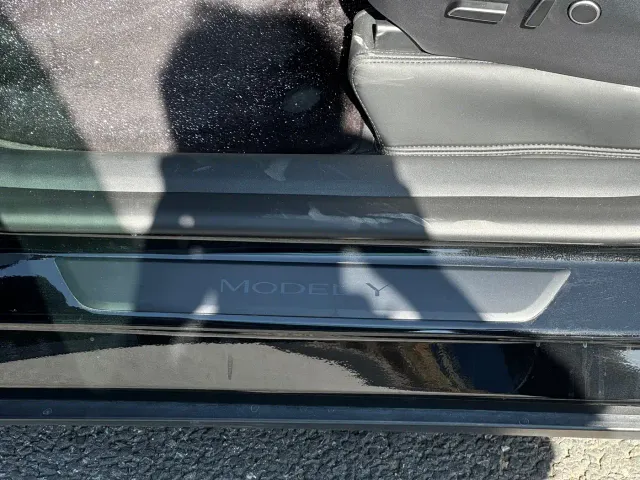 Tesla Model Y — Фото автомобиля 20