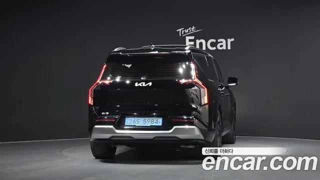 Kia EV9 — Фото автомобиля 4