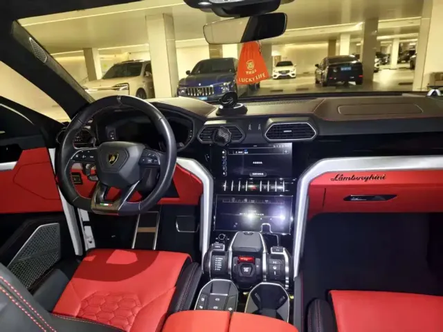 Lamborghini Urus — Фото автомобиля 3