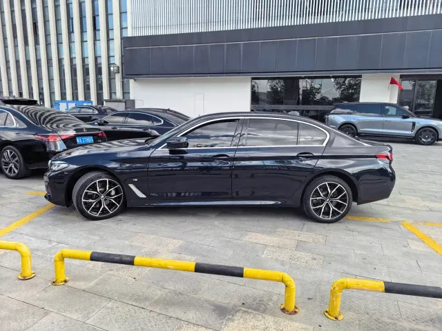 BMW 5 Series — Фото автомобиля 2