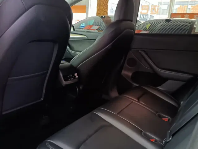 Tesla Model Y — Фото автомобиля 7