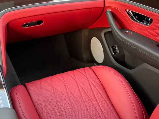 Bentley Flying Spur — Фото автомобиля 24