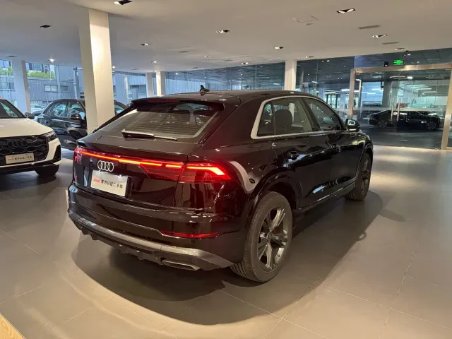 Audi Q8 — Фото автомобиля 6