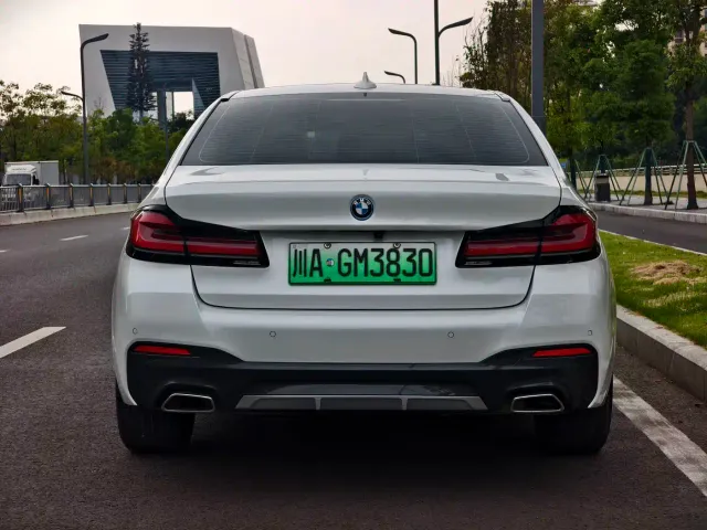 BMW 5 Series — Фото автомобиля 7