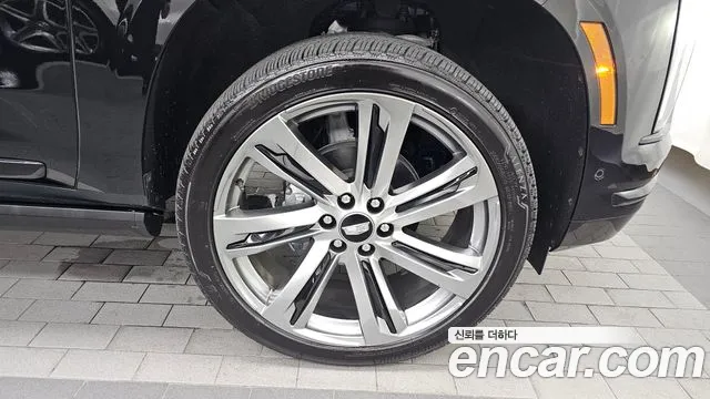 Cadillac Escalade — Фото автомобиля 6