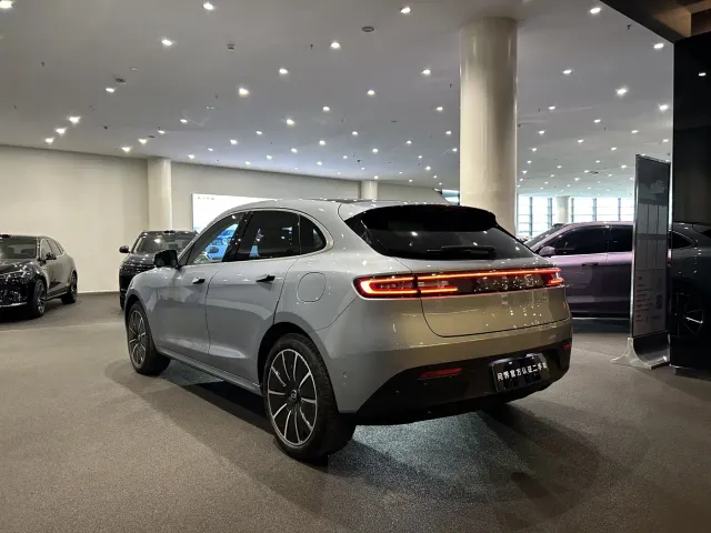 Aito M5 — Фото автомобиля 16