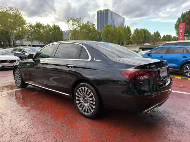 Mercedes-Benz E-Class — Фото автомобиля 4