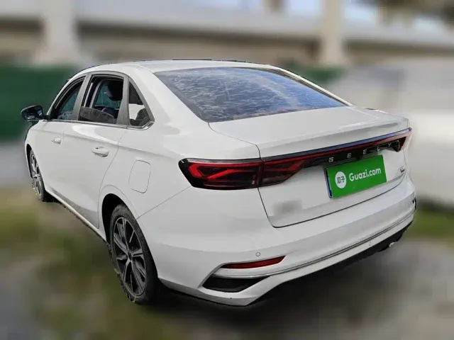 Geely Emgrand — Фото автомобиля 24