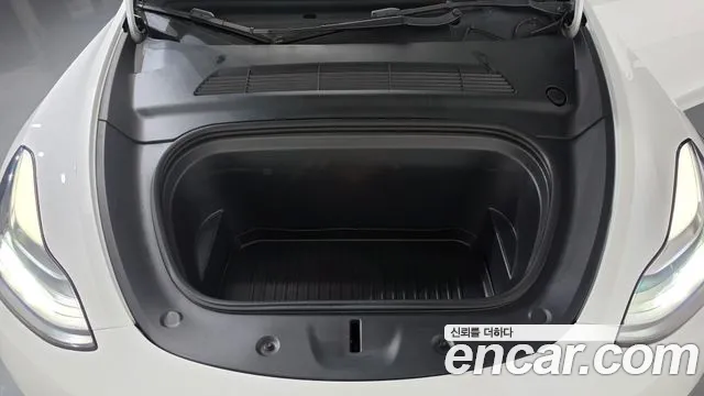 Tesla Model Y — Фото автомобиля 6
