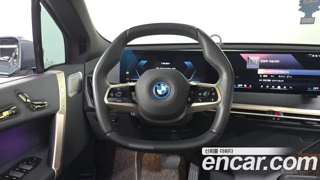 BMW iX — Фото автомобиля 12