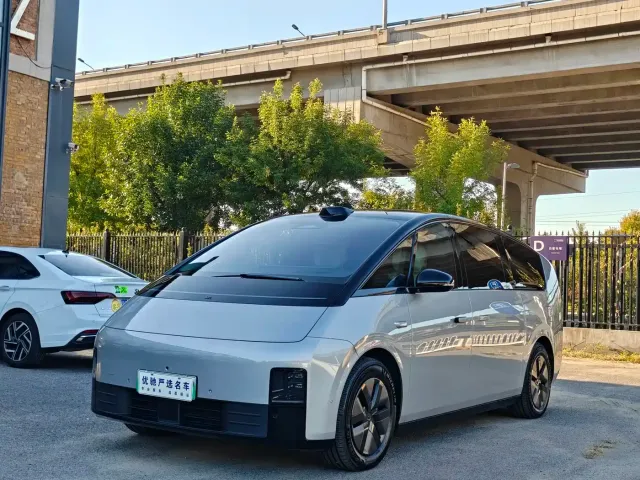 Фотография автомобиля — Li Auto MEGA