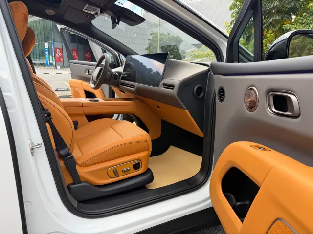 Li Auto i8 — Фото автомобиля 7