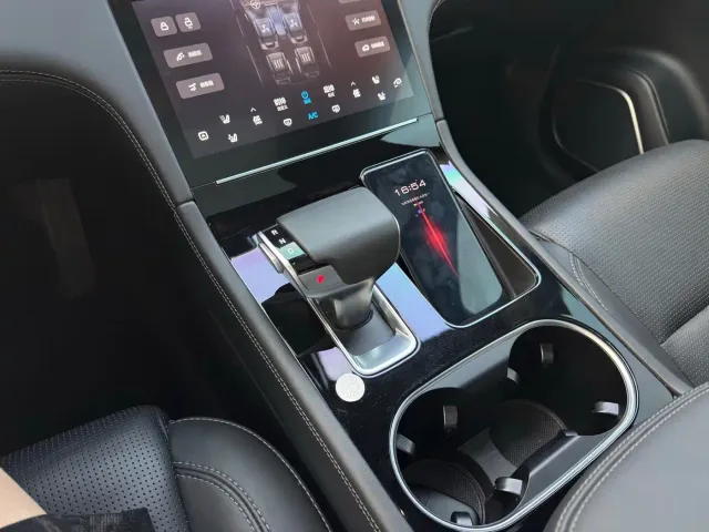 Li Auto ONE — Фото автомобиля 8