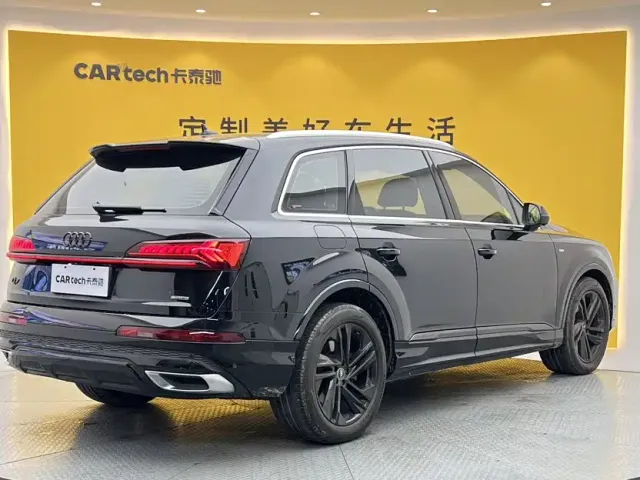 Audi Q7 — Фото автомобиля 4