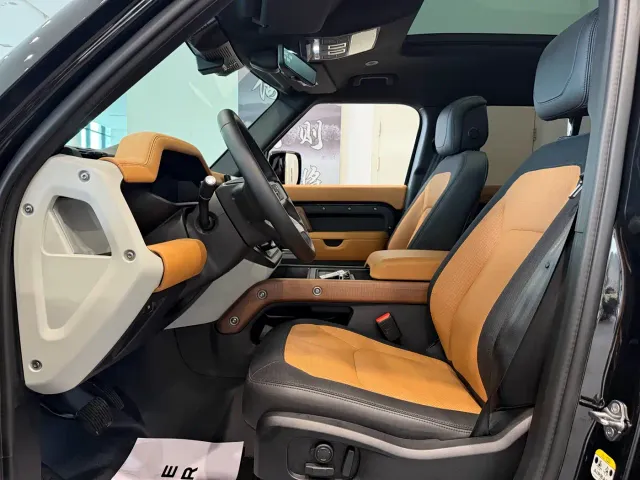 Land Rover Defender — Фото автомобиля 6