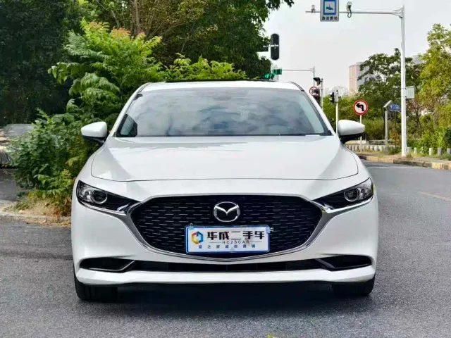 Mazda Axela — Фото автомобиля 2