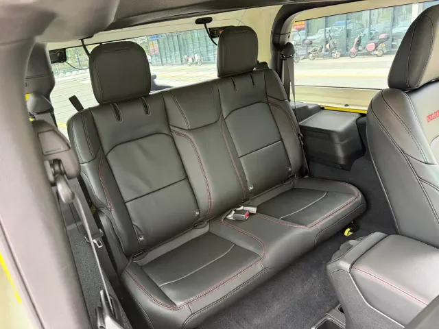 Jeep Wrangler — Фото автомобиля 13