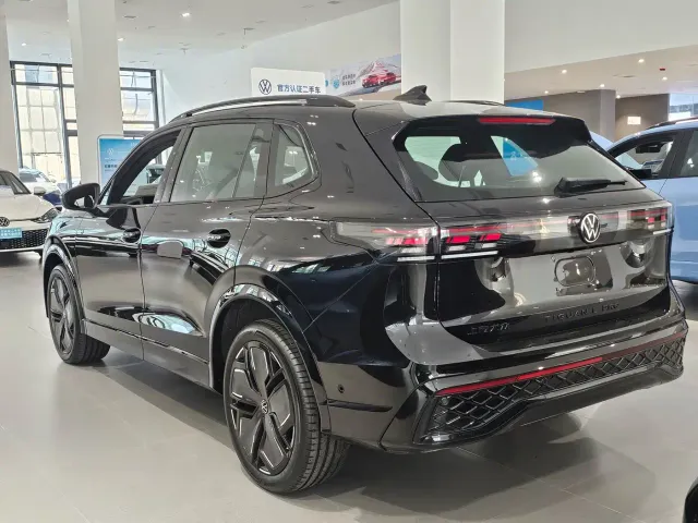 Volkswagen Tiguan L — Фото автомобиля 10