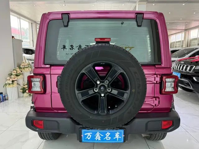 Jeep Wrangler — Фото автомобиля 16