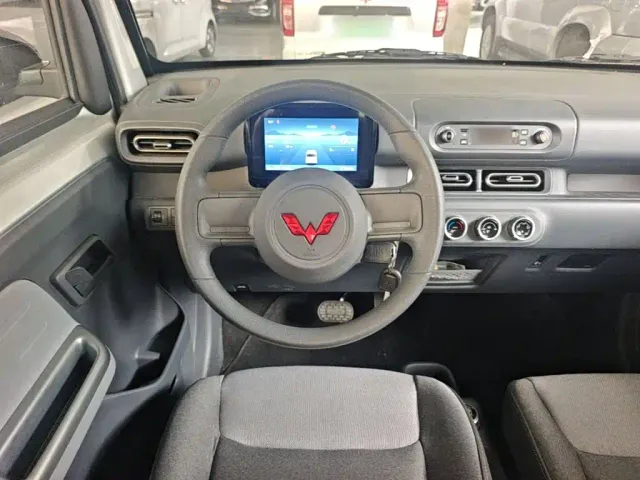 Wuling Zhiguang NEV — Фото автомобиля 10