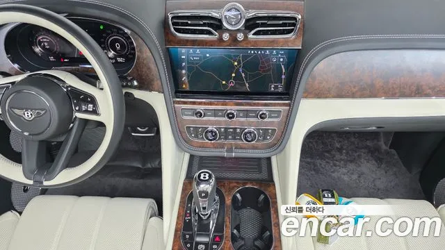 Bentley Bentayga Bentayga 4.0 V8 EWB Azure — Фото автомобиля 15