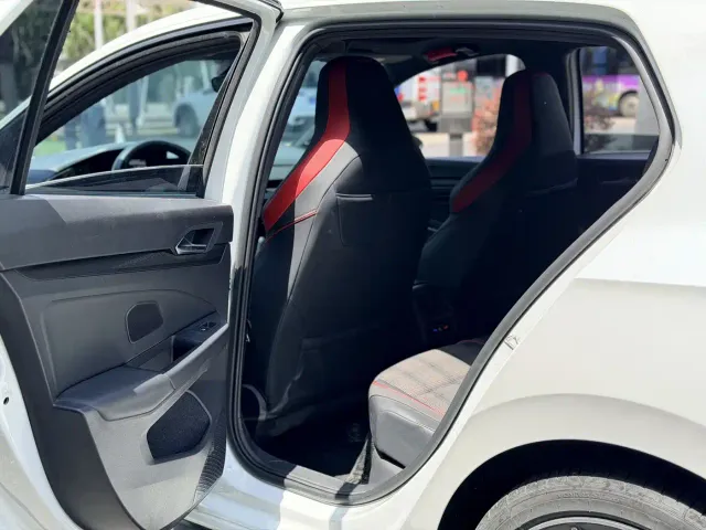 Volkswagen Golf GTI — Фото автомобиля 9