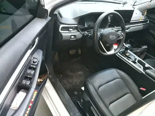 Geely Emgrand — Фото автомобиля 15