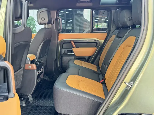Land Rover Defender — Фото автомобиля 6