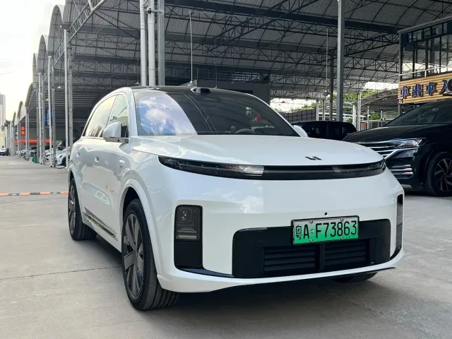 Li Auto L8 — Фото автомобиля 3