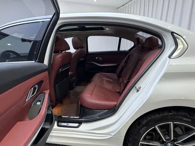 BMW BMW 3 Series 2022 325Li xDrive M Sport Package — Фото автомобиля 13